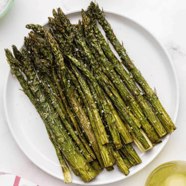 Ninja Foodi Grill Asparagus -- If you love the flavor of grilled asparagus, you will love this easy side dish cooked on your Ninja Foodi Grill. It's amazing, and with a few simple seasonings, you can make this delicious recipe in minutes!