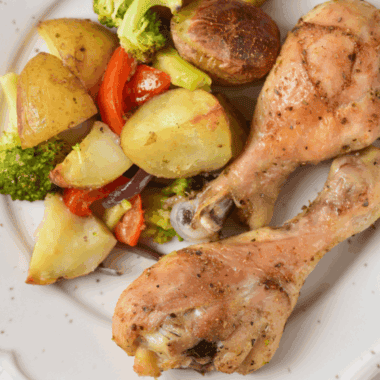 Easy Air Fryer Chicken Drumsticks with Vegetables