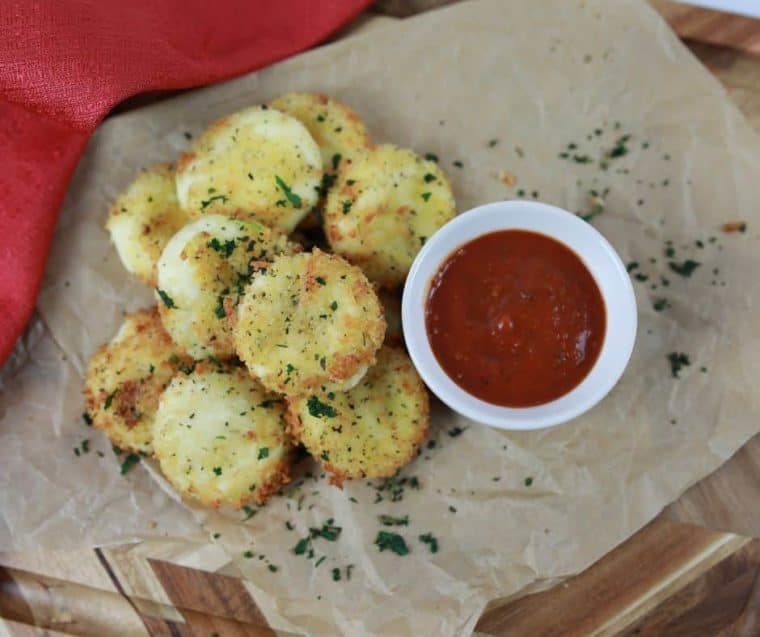 breaded cheese rounds with marinara sauce