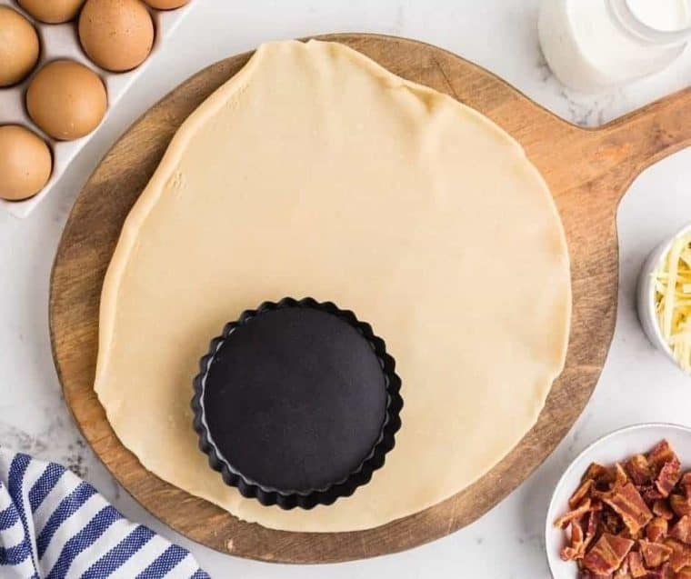 mini tart pan on rolled out circle of pie dough
