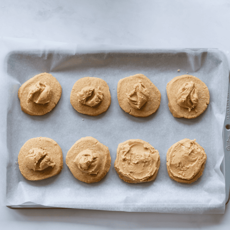 Add a top of peanut butter filling on each cooked cookie.