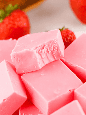 Easy Strawberry Fudge Recipe (No-Bake & Foolproof)
