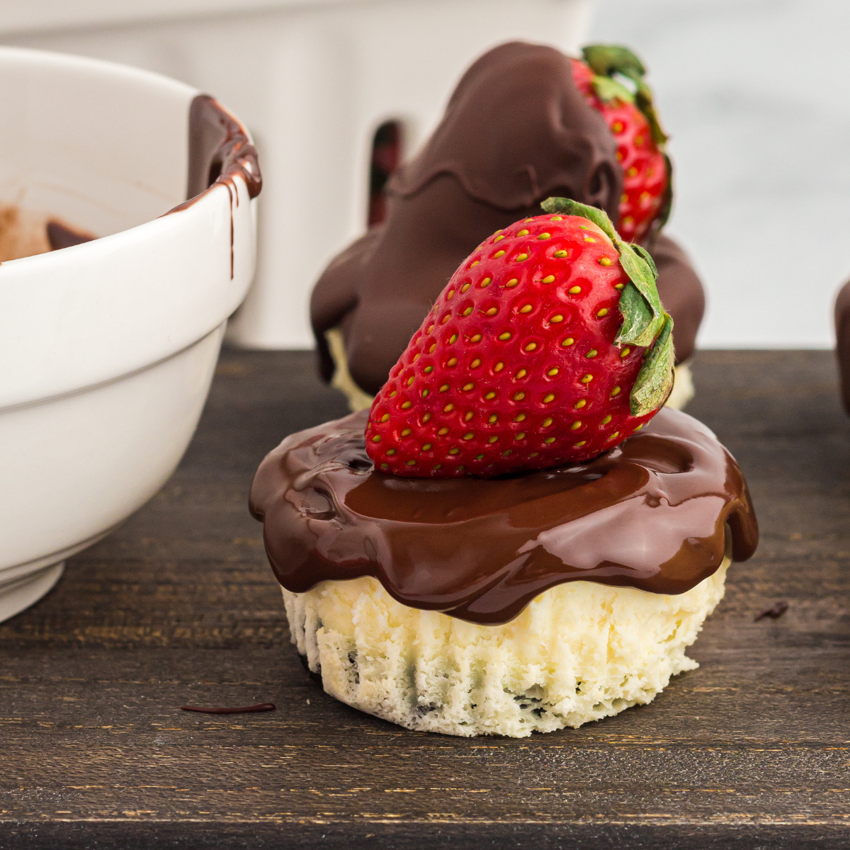 air fryer chocolate strawberry mini cheesecakes