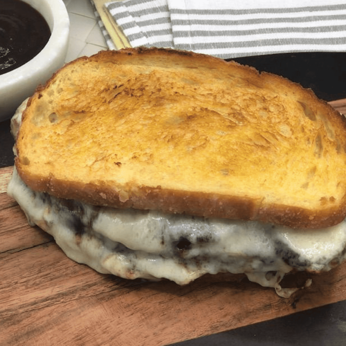 Air Fryer Meatloaf Sandwich