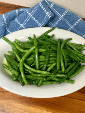Air Fryer Green Beans with Garlic Butter Sauce
