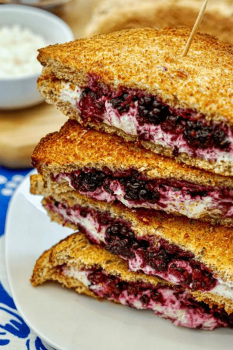  blackberry-goat-cheese-sandwiches/