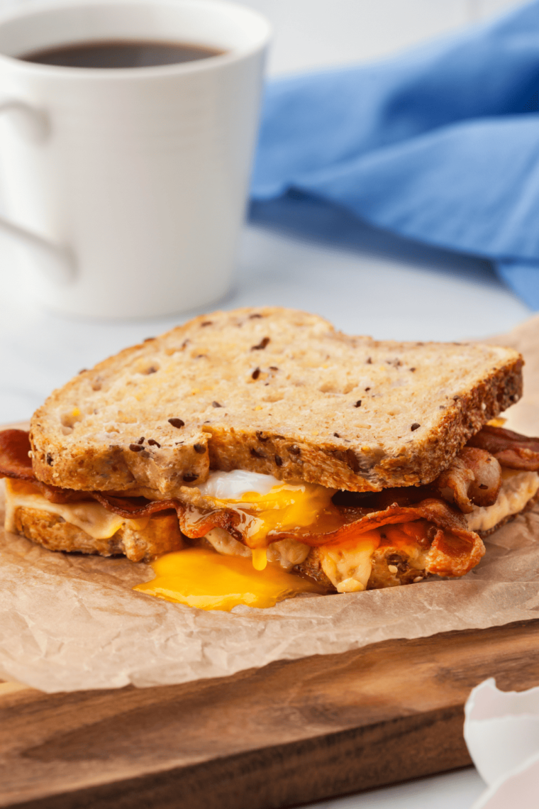 Air-Fryer-Bacon-And-Egg-Sandwich