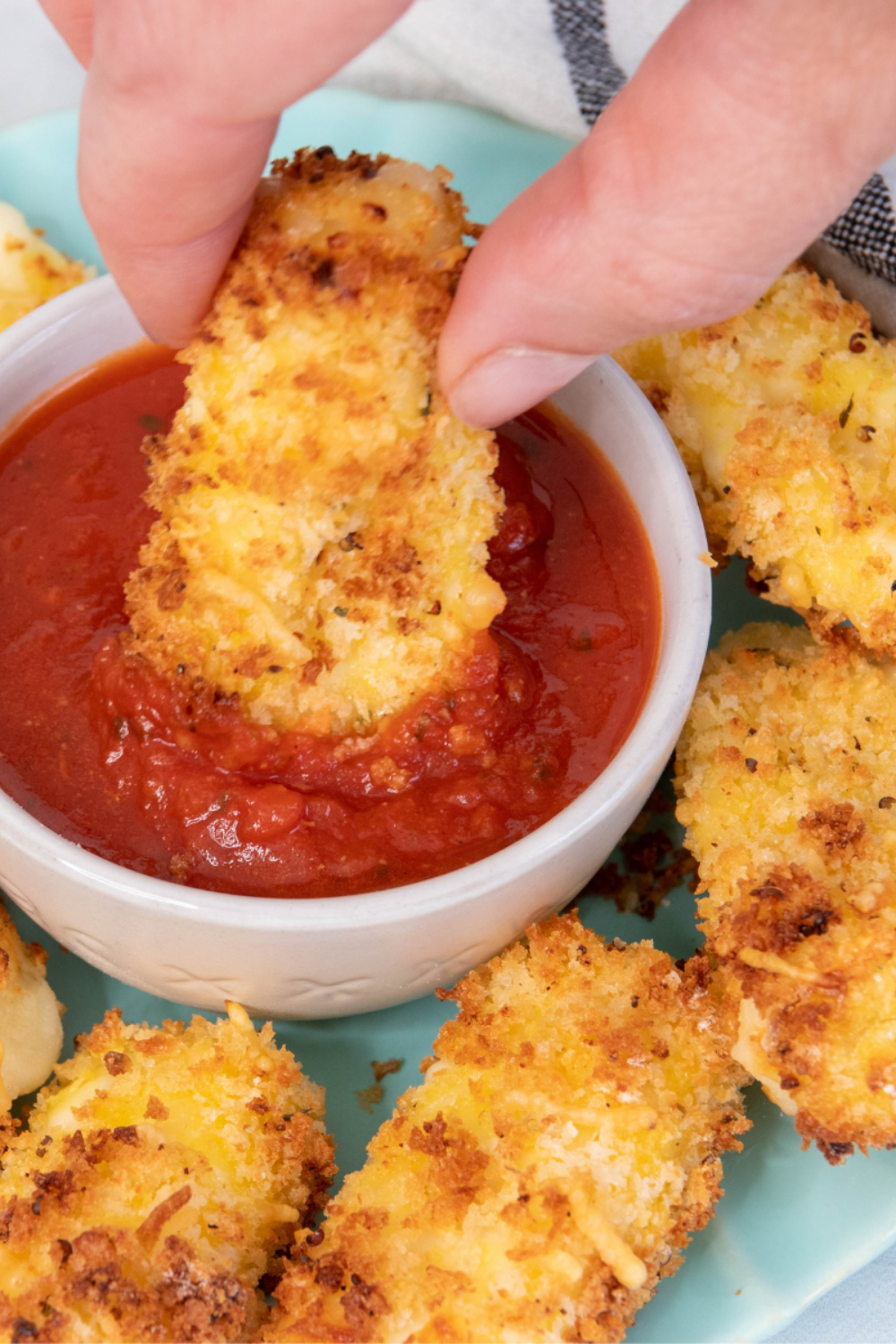 Air Fryer Applebee’s Copycat Mozzarella Sticks