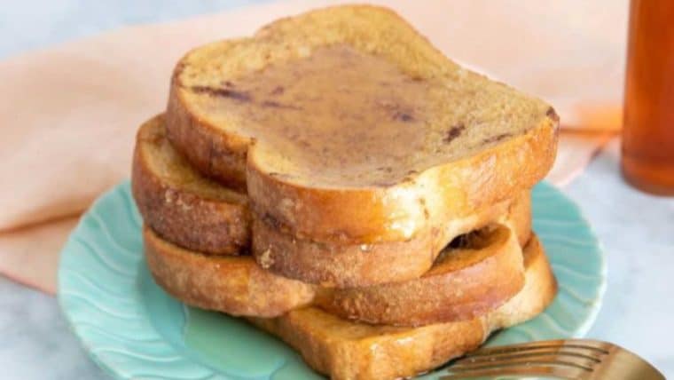 Air Fryer cinnamon toast served on plate