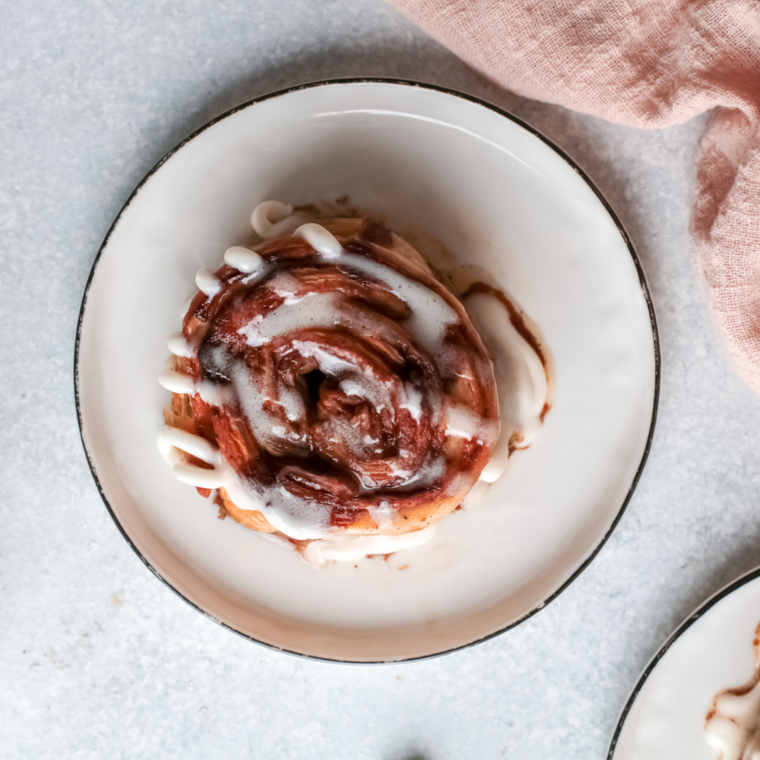 Air Fryer Pumpkin Cinnamon Rolls