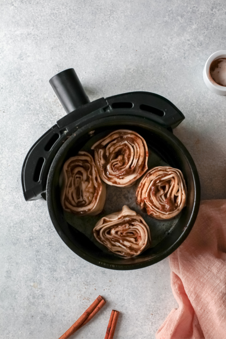 Air Fryer Pumpkin Cinnamon Rolls