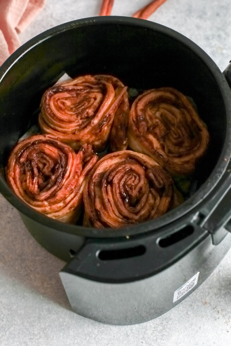 Air Fryer Pumpkin Cinnamon Rolls