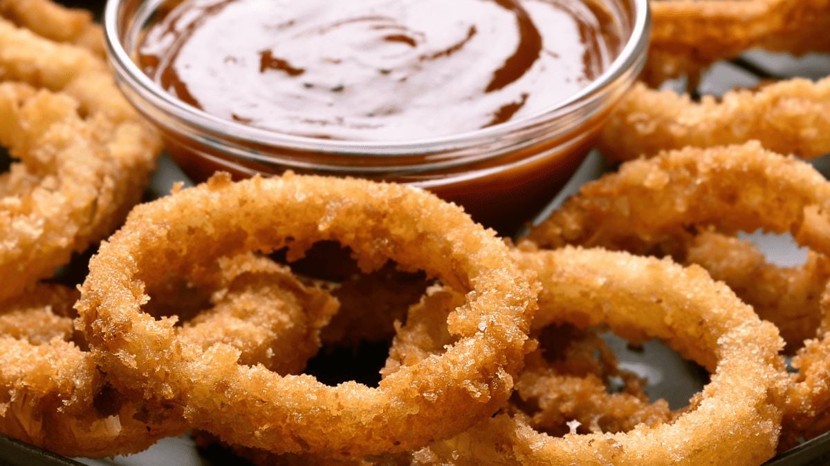 Crispy onion rings and dip.