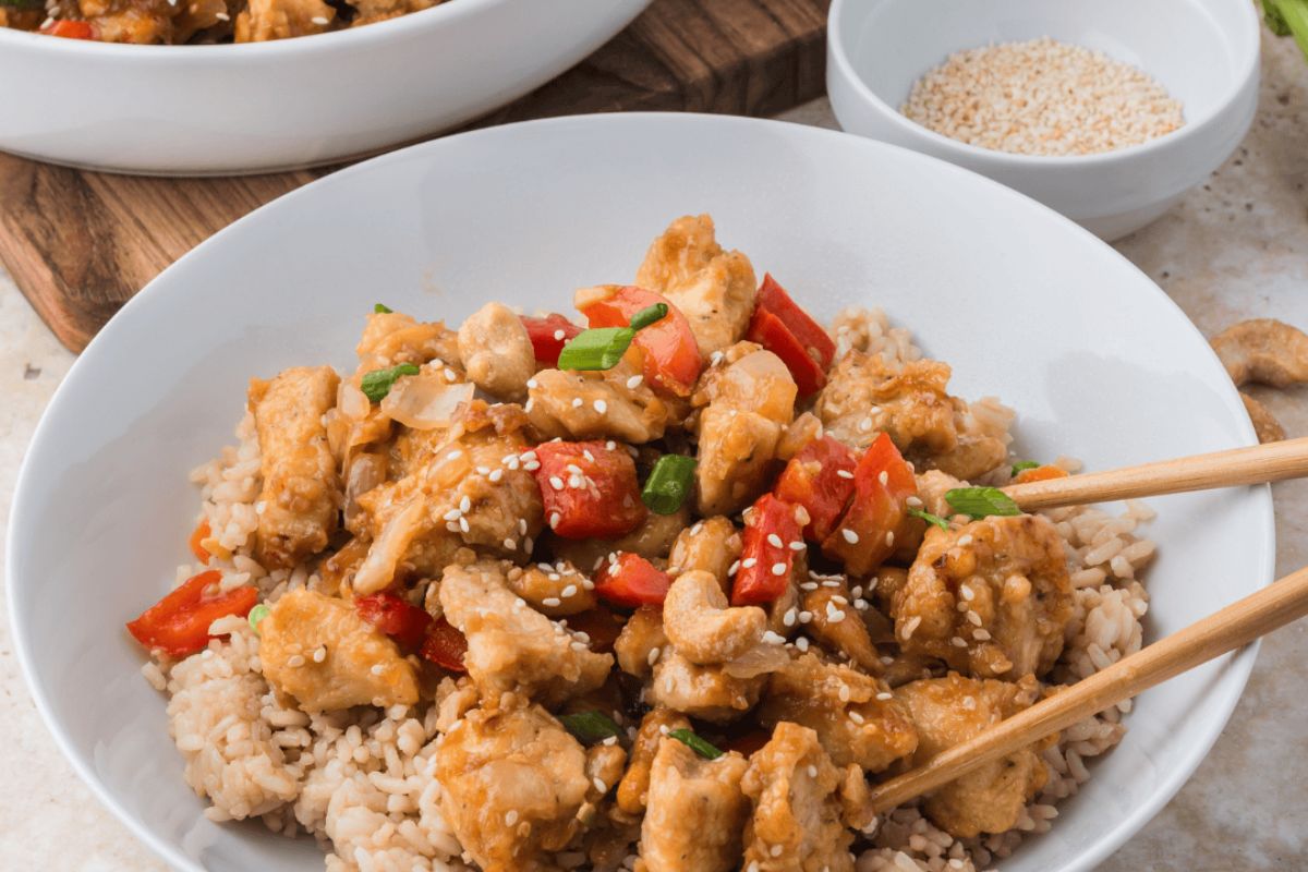 Cheesecake factory spicy cashew chicken in a bowl.