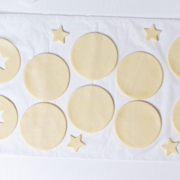 Launch the dough for air frying pie.
