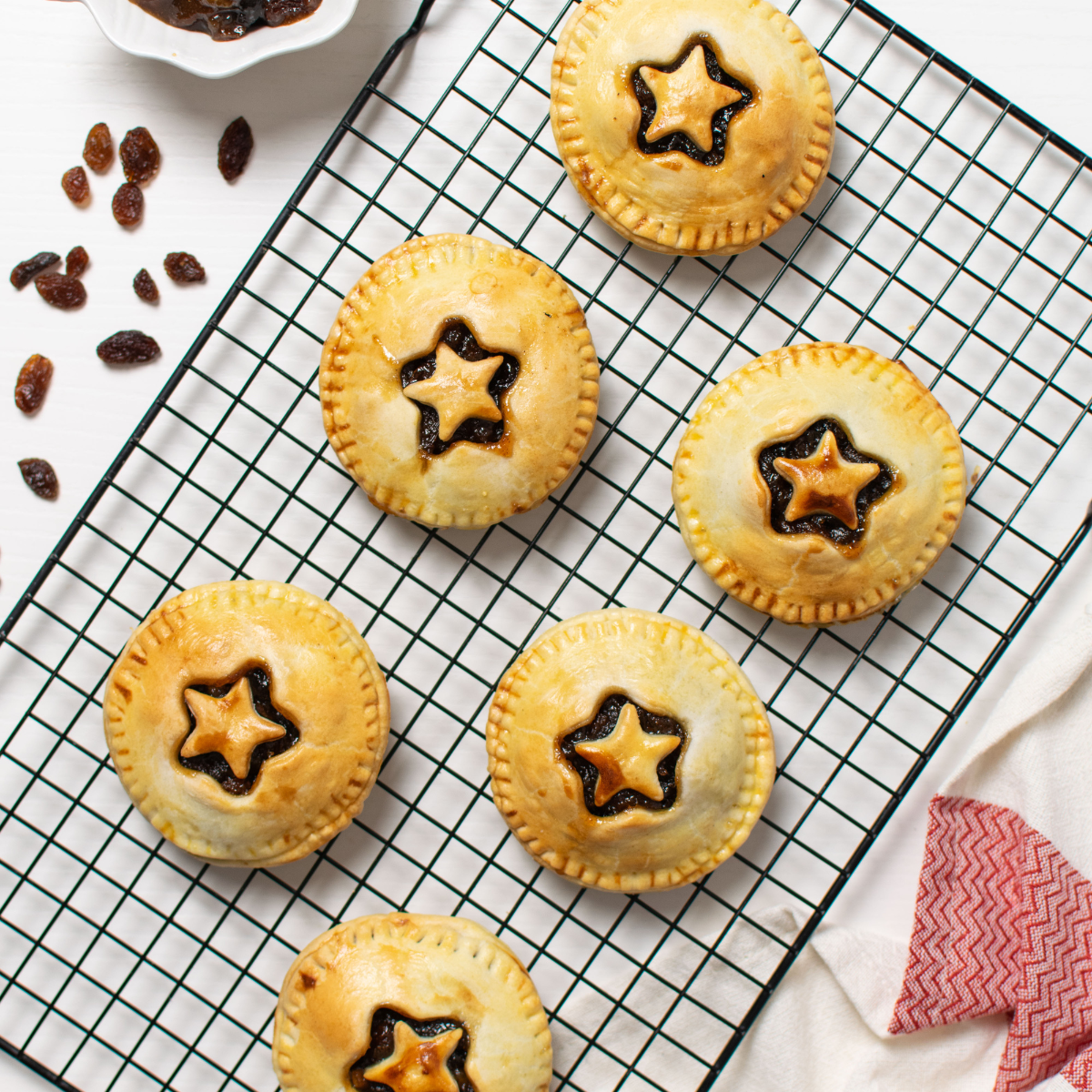 "Delicious Air Fryer Mincemeat Pies with a golden, flaky crust and a rich, spiced mincemeat filling—perfect for a festive treat or holiday dessert!"