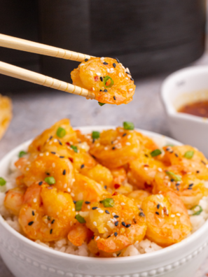 Recreate the iconic Copycat P.F. Chang’s Dynamite Shrimp at home with this easy recipe. Crispy shrimp coated in a creamy, spicy sauce for the ultimate appetizer or main dish.