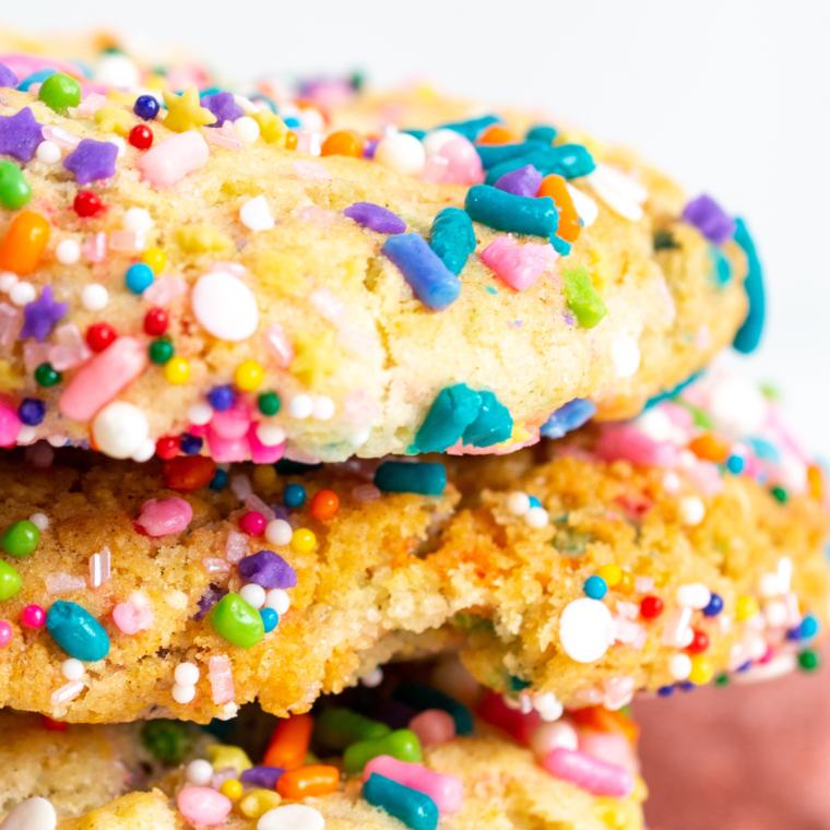 Plate of freshly baked Publix Sugar Cookies with a soft, chewy center and crisp edges.