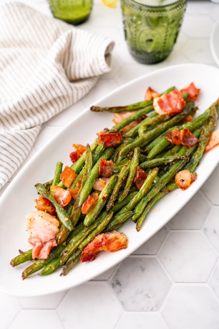 "Copycat Texas Roadhouse Green Beans in a skillet, featuring tender green beans, crispy bacon, and savory seasonings."