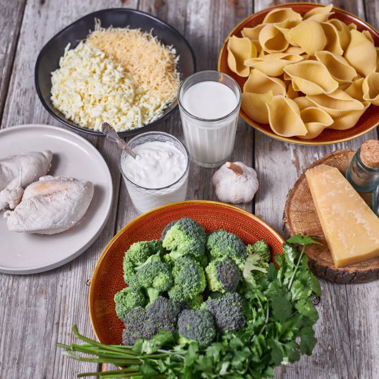 Ingredients needed for Longhorn Steakhouse Broccoli on table.