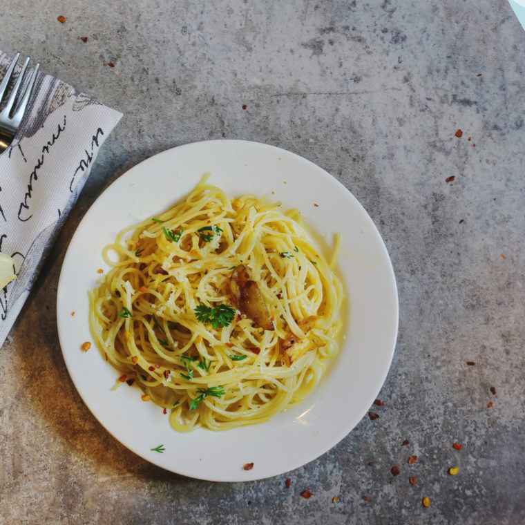 A bowl of homemade Olive Garden Garlic Herb Sauce, creamy and packed with garlic and herbs, ideal for pasta, breadsticks, or dipping.