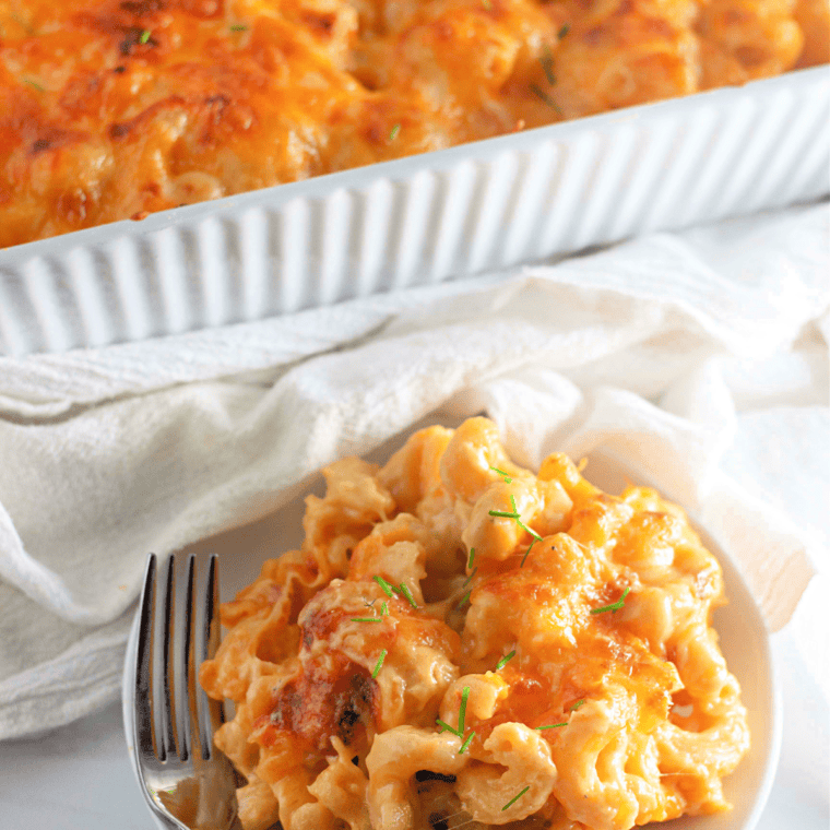 Dish of homemade Texas Roadhouse-style macaroni and cheese, creamy and topped with melted cheese.