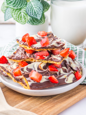 Close-up of homemade Chocolate Covered Strawberry Bark topped with fresh strawberry slices and drizzled chocolate.