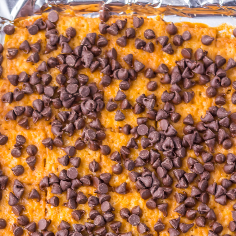 Melt semi-sweet chocolate chips to perfection with this easy method. Spread evenly for a smooth, glossy chocolate layer that's perfect for your favorite dessert creations!