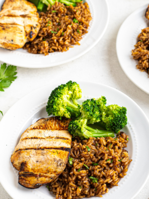 Step-by-step guide to making Texas Roadhouse Seasoned Rice, featuring buttery, seasoned rice with parsley, paprika, and garlic for a deliciously savory side dish.