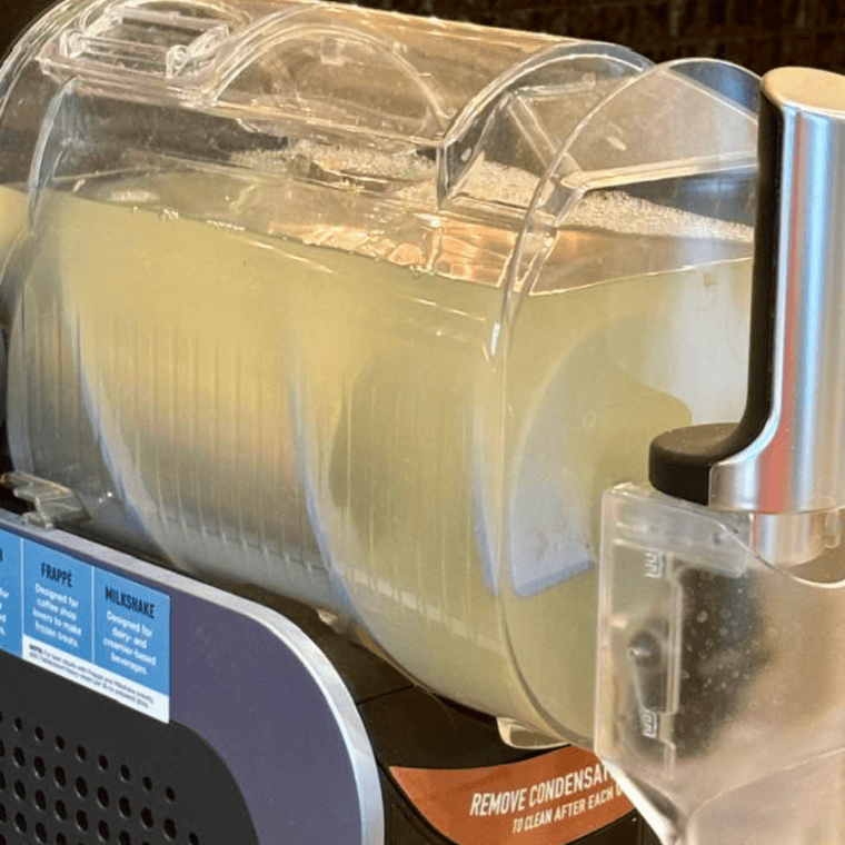 Pour lemonade into container, not exceeding the max-fill line.