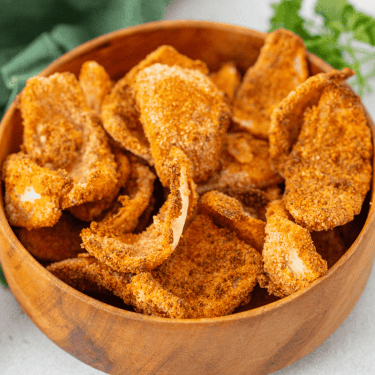 Crispy, golden-fried onion petals seasoned to perfection, just like Longhorn Steakhouse’s Texas Tonion, served with a zesty dipping sauce.