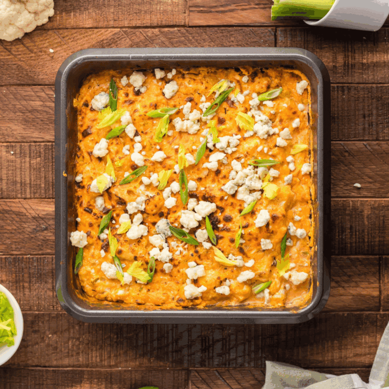 Fryer buffalo cauliflower dip, combining buffalo sauce, cream cheese and crispy cauliflower for a delicious and healthy starter.