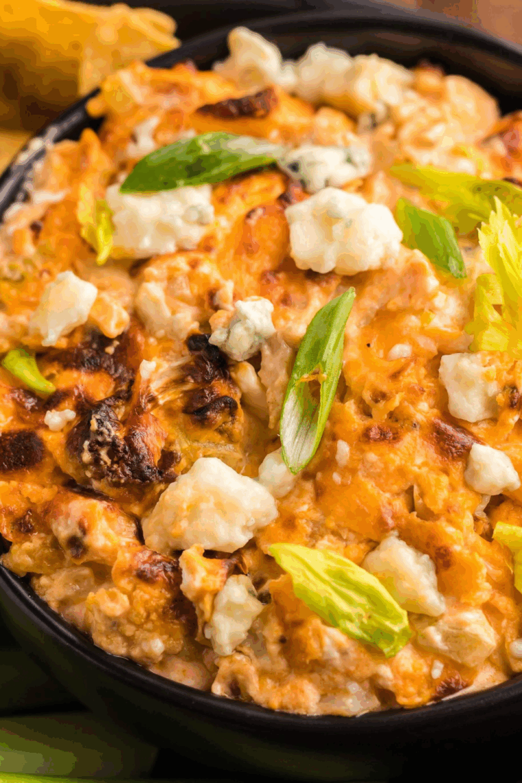 Fryer buffalo cauliflower dip with cream cheese, buffalo sauce and crispy cauliflower for a delicious and good starter.