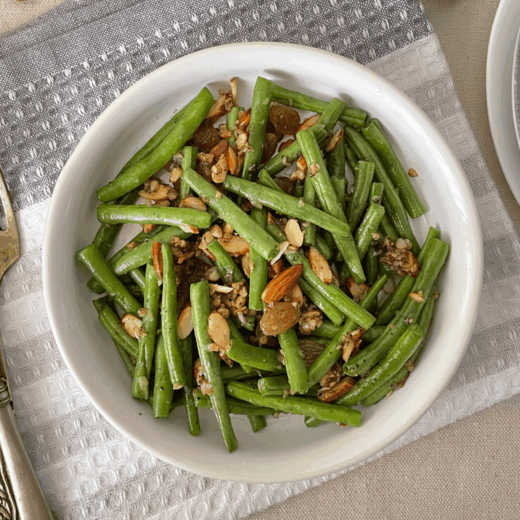 Air-fried green beans topped with golden toasted almonds and a squeeze of fresh lemon.