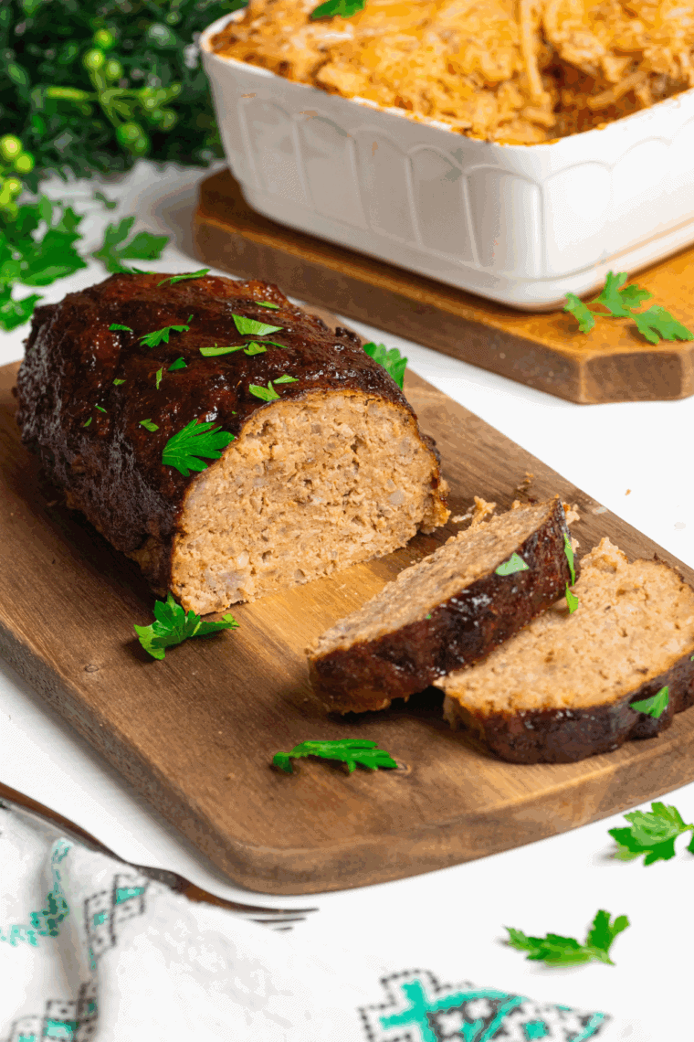 Easy Lipton Onion Soup Meatloaf, a savory and delicious meatloaf made with Lipton Onion Soup Mix for a quick and tasty meal. Ideal for dinner or special occasions.