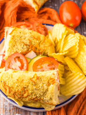 Craving the delicious, soft, and flavorful Italian Herb and Cheese bread from Subway? Now you can make it at home with this easy Subway Bread Recipe (Italian Herb and Cheese Copycat)! This homemade version is just as soft and flavorful, with the perfect blend of Italian herbs and a cheesy topping. It’s perfect for sandwiches, subs, or enjoying fresh out of the oven with a side of dipping oil. Get ready to bring the taste of Subway to your kitchen!