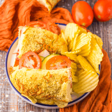 Craving the delicious, soft, and flavorful Italian Herb and Cheese bread from Subway? Now you can make it at home with this easy Subway Bread Recipe (Italian Herb and Cheese Copycat)! This homemade version is just as soft and flavorful, with the perfect blend of Italian herbs and a cheesy topping. It’s perfect for sandwiches, subs, or enjoying fresh out of the oven with a side of dipping oil. Get ready to bring the taste of Subway to your kitchen!