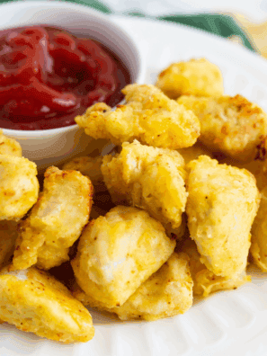 Homemade Arby’s Bronco Berry Sauce in a dipping bowl next to jalapeño poppers