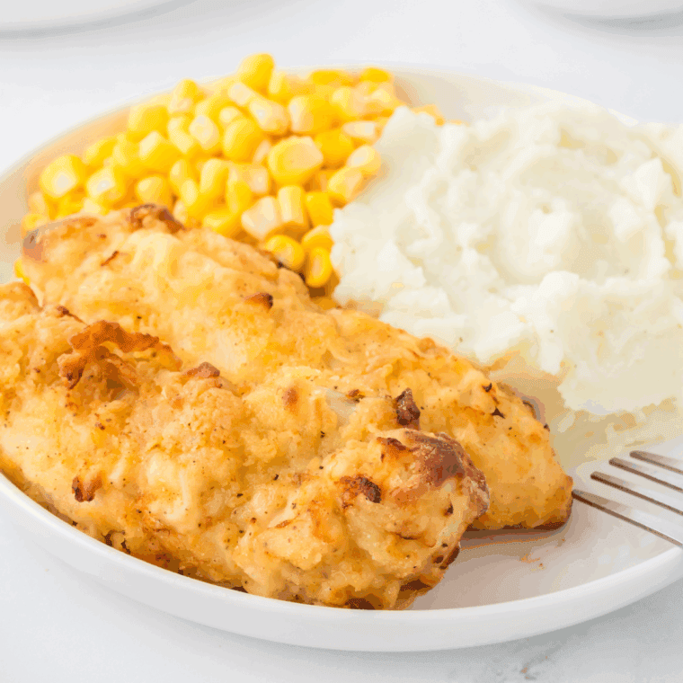 Golden crispy Applebee’s chicken tenders served with dipping sauces.