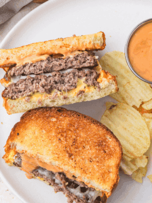 Make the iconic Hardee’s Frisco Burger at home with this easy copycat recipe—featuring crispy sourdough bread, melty Swiss and American cheese, and a perfectly grilled beef patty.
