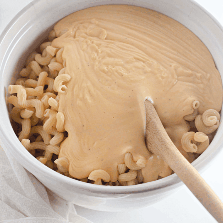 Mix the roux with the pasta in a large mixing bowl.