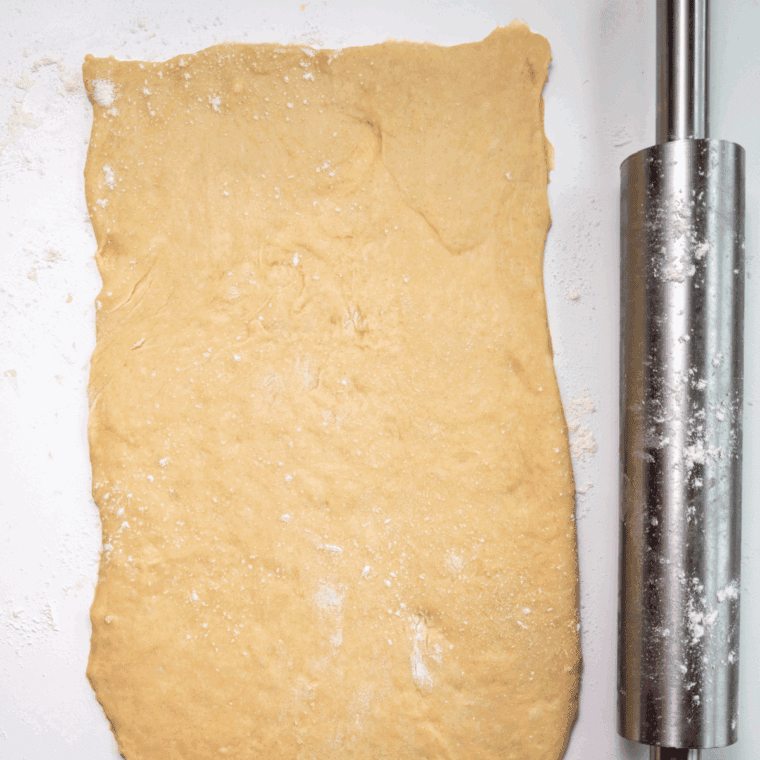 Roll out the dough on a countertop, sprinkled with flour.