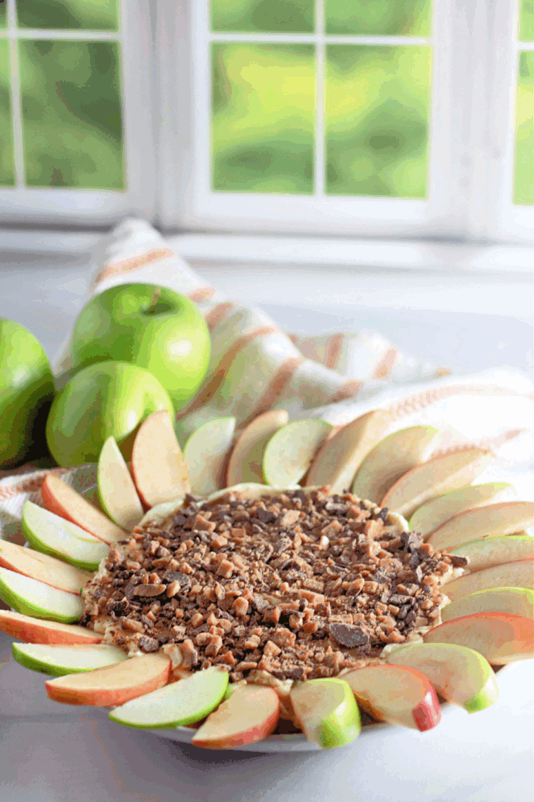 Creamy toffee apples dipped in caramel sauce and wasteland toffee pieces, served with apple slices and graham cookies.