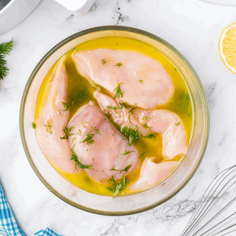 Prepare the marinade: To give chicken that tangy lemon flavor, and minced garlic with olive oil is poured over it.