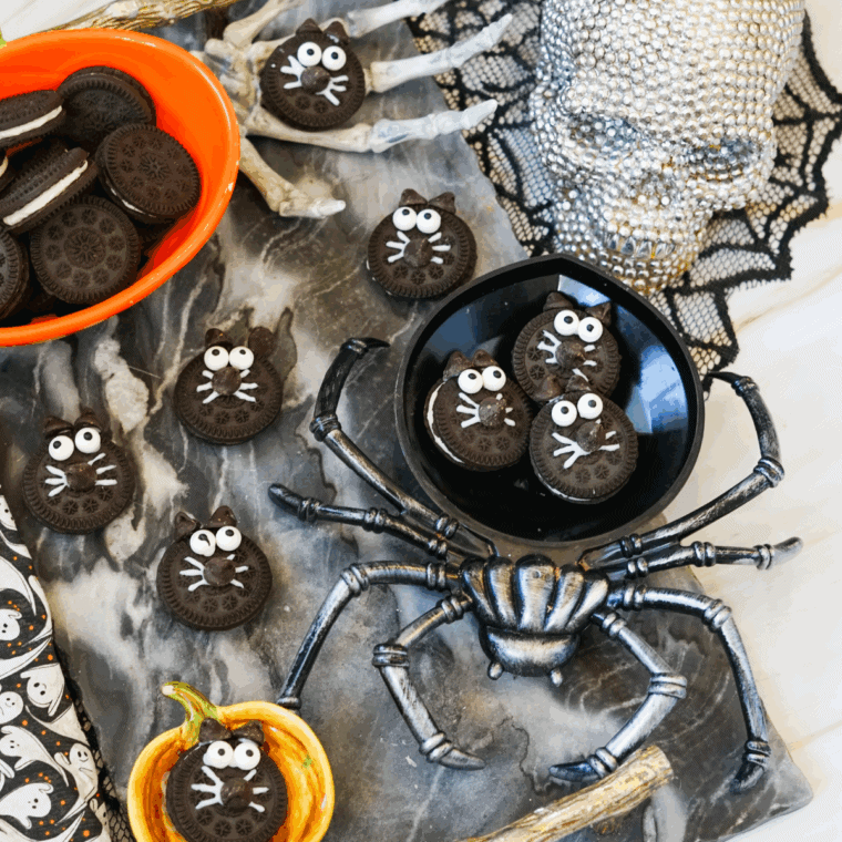 Get in the spirit with spooky Halloween Black Cat Oreo Cookies! 🎃🐾 These no-bake treats are irresistibly cute and delicious – they're easy on the palate and party budget!