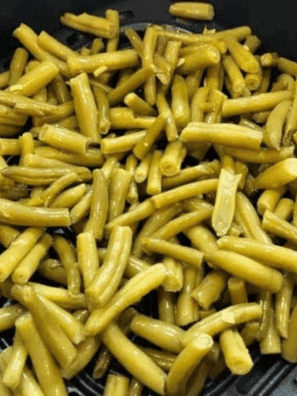 Tender, seasoned Long John Silver’s-style green beans served hot in a skillet.