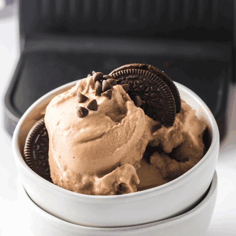 Bowl of Ninja Creami Copycat Blue Bell Cookies ‘n Cream ice cream with chocolate cookie pieces.