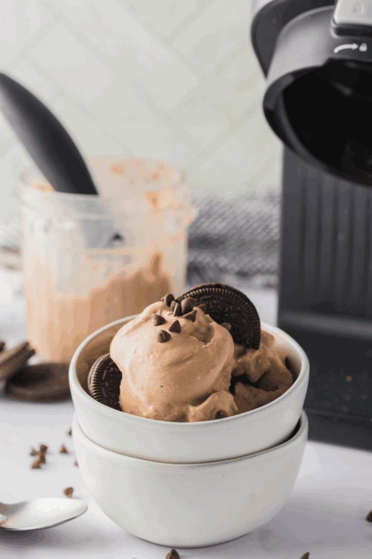 Bowl of Ninja Creami Copycat Blue Bell Cookies ‘n Cream ice cream with chunks of chocolate sandwich cookies.