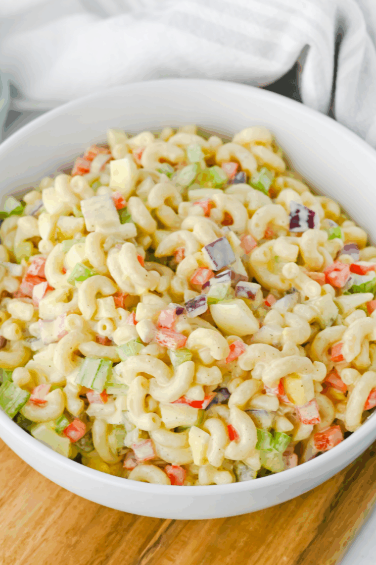 Creamy Gordon Ramsay macaroni salad in a bowl with colorful veggies and pasta.