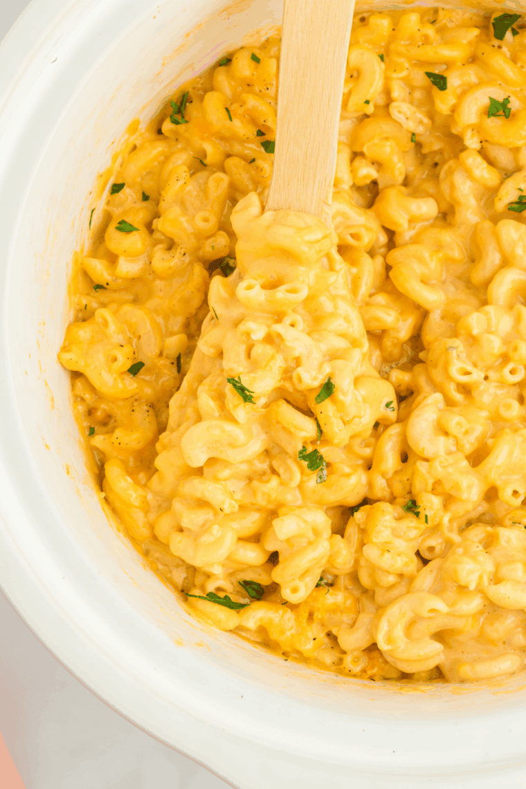 Creamy crockpot Jason’s Deli mac and cheese with golden top